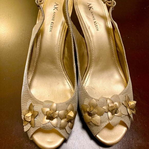 ANNE KLEIN SLINGBACK METALLIC HEELS-9.5 M - Picture 1 of 7